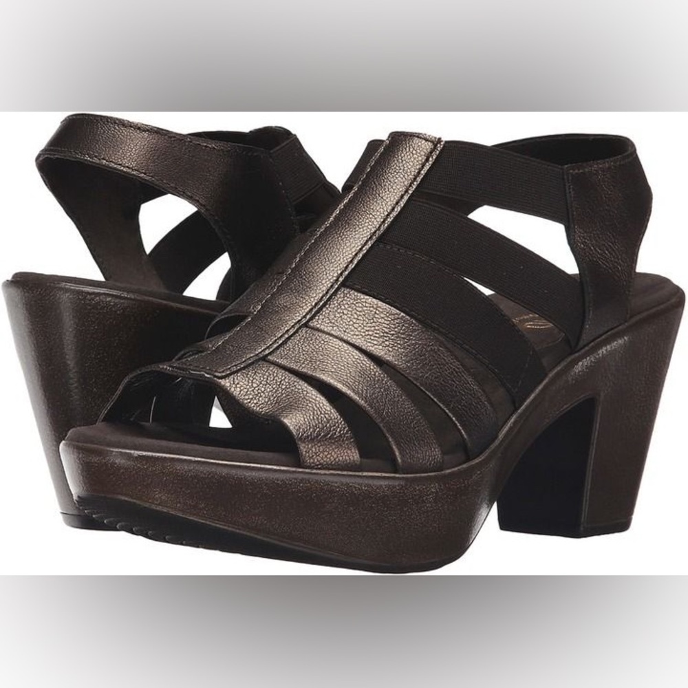 Munro Cookie Black Strappy Sandals